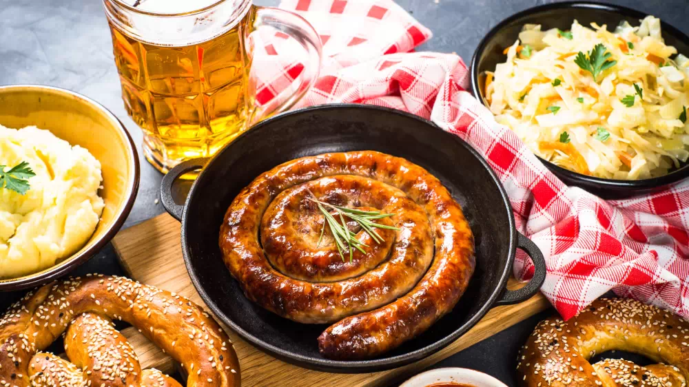 Entdecke die Vielfalt der deutschen Küche: Mehr als nur Bratwurst und Sauerkraut!